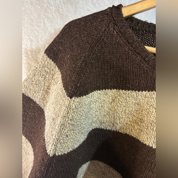 French Creek - Wool Tan and Brown Striped V-Neck - M - Picture 4 of 6